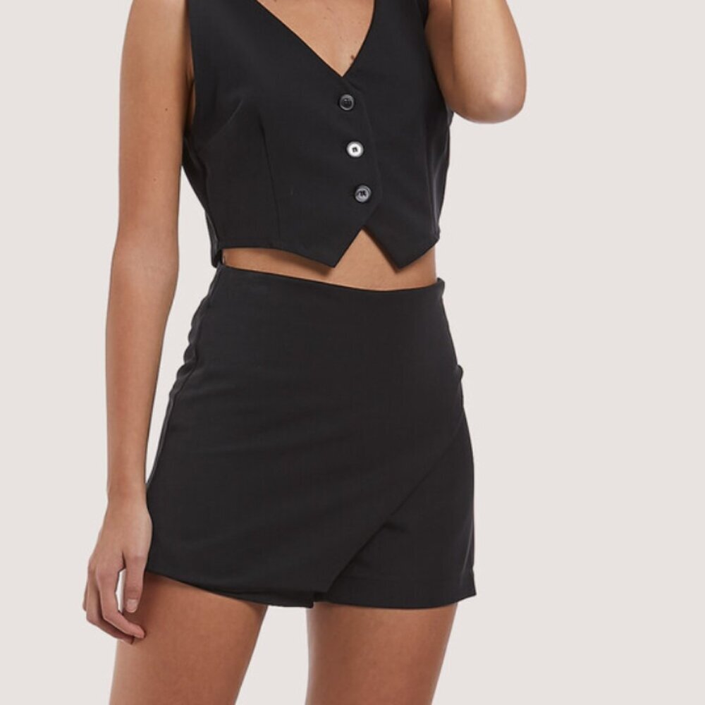Fab'rik Black Fitted Formal Skort Size: L Worn only once! Excellent Condition